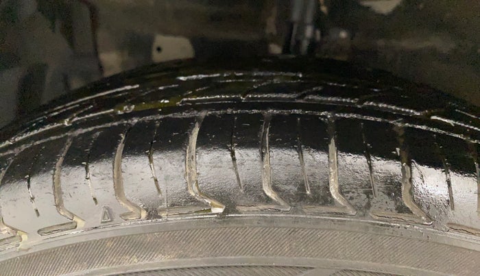 2013 Maruti Swift VXI, Petrol, Manual, 82,233 km, Left Front Tyre Tread
