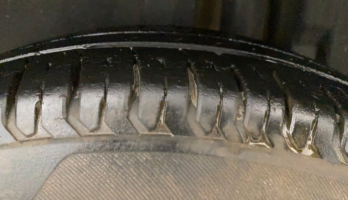 2013 Maruti Swift VXI, Petrol, Manual, 82,233 km, Left Rear Tyre Tread