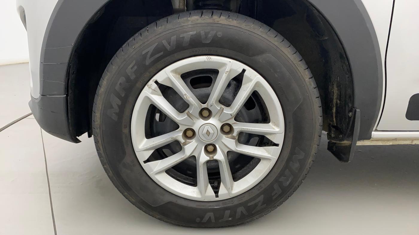 2022 Renault TRIBER RXT, Petrol, Manual, 38,467 km, Left Front Wheel