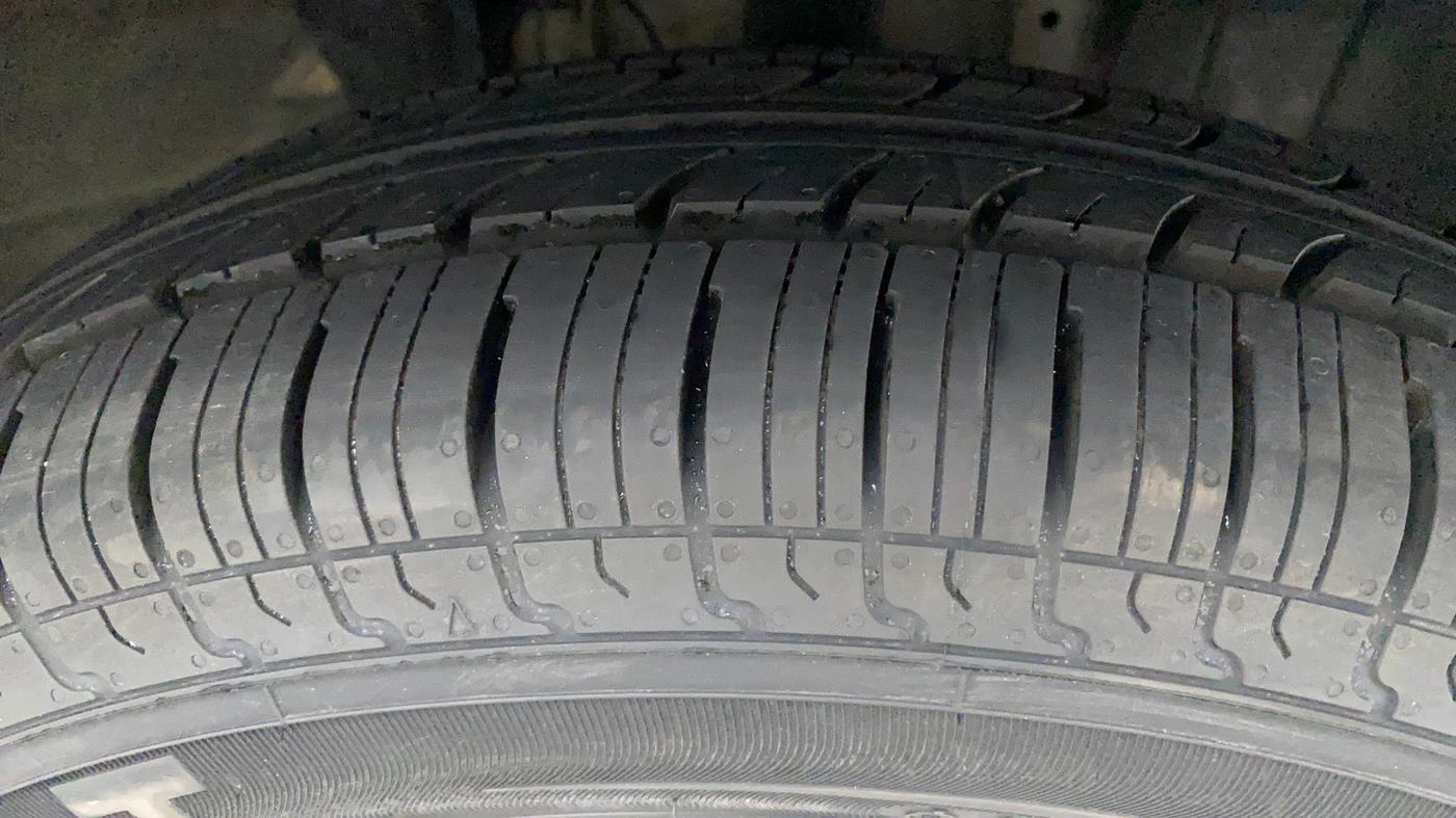 2022 Renault TRIBER RXT, Petrol, Manual, 38,467 km, Right Front Tyre Tread