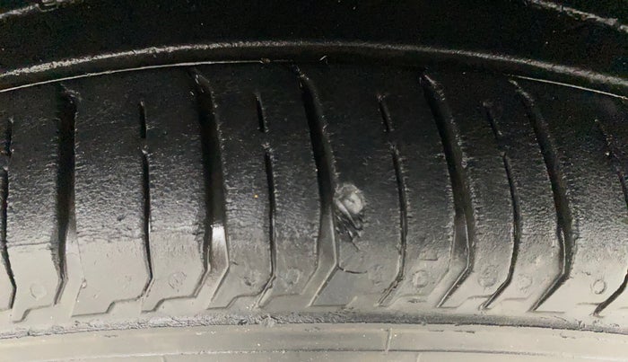 2022 Hyundai NEW I20 ASTA (O) 1.2 AT, Petrol, Automatic, 21,469 km, Left Front Tyre Tread