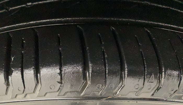 2022 Hyundai NEW I20 ASTA (O) 1.2 AT, Petrol, Automatic, 21,469 km, Right Front Tyre Tread