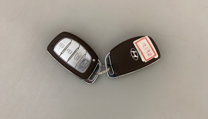 2022 Hyundai NEW I20 ASTA (O) 1.2 AT, Petrol, Automatic, 21,469 km, Key Close Up