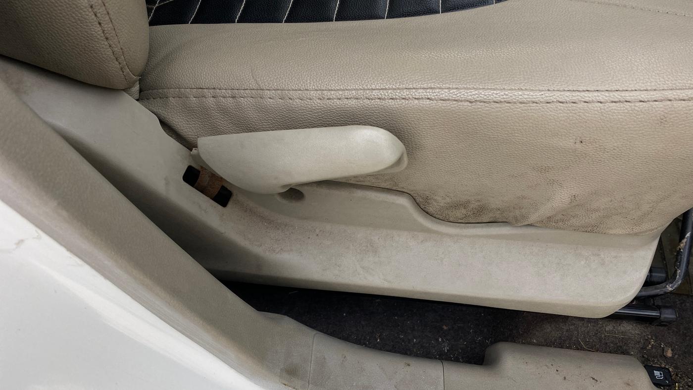 2014 Maruti Celerio VXI, Petrol, Manual, 47,055 km, Driver Side Adjustment Panel
