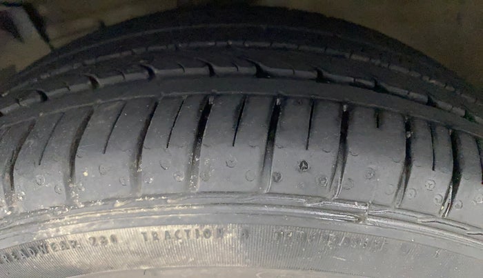 2017 Maruti Ciaz ALPHA  AT 1.4  PETROL, Petrol, Automatic, 75,757 km, Left Front Tyre Tread
