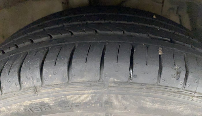 2017 Maruti Ciaz ALPHA  AT 1.4  PETROL, Petrol, Automatic, 75,757 km, Right Front Tyre Tread