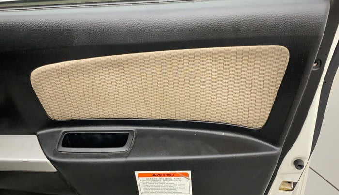 2017 Maruti Wagon R 1.0 LXI CNG, CNG, Manual, 76,538 km, Driver-side door - Trim has minor damage