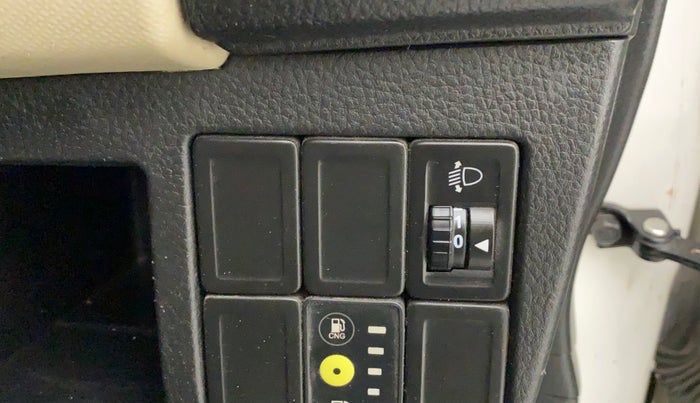 2017 Maruti Wagon R 1.0 LXI CNG, CNG, Manual, 76,538 km, Dashboard - Headlight height adjustment not working