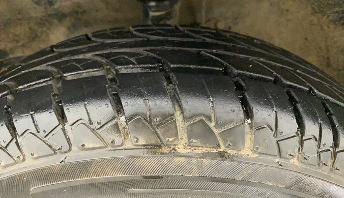 2017 Maruti Wagon R 1.0 LXI CNG, CNG, Manual, 76,538 km, Left Front Tyre Tread