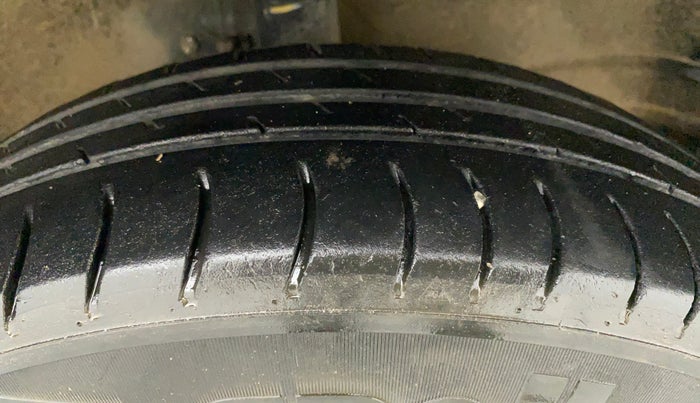 2017 Maruti Wagon R 1.0 LXI CNG, CNG, Manual, 76,538 km, Right Front Tyre Tread
