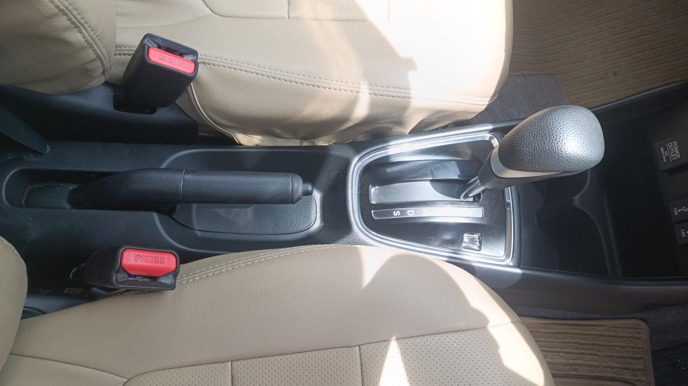 2022 Honda Amaze 1.2L I-VTEC VX CVT, Petrol, Automatic, 67,736 km, Gear Lever
