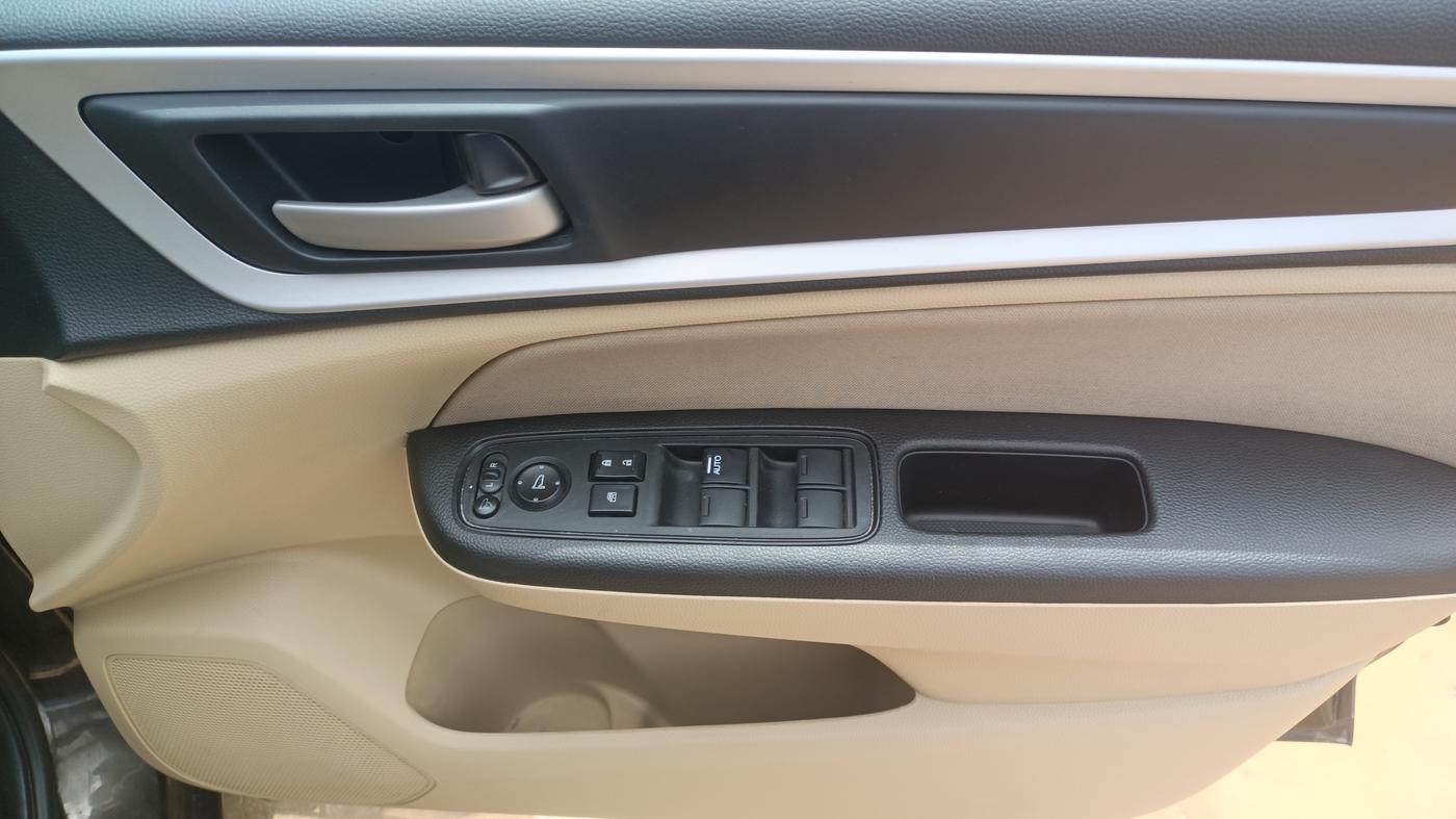 2022 Honda Amaze 1.2L I-VTEC VX CVT, Petrol, Automatic, 67,736 km, Driver Side Door Panels Control