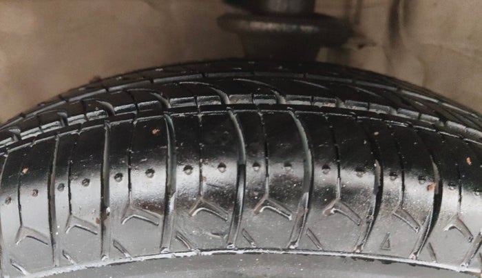 2014 Maruti Alto 800 LXI, Petrol, Manual, 66,811 km, Left Front Tyre Tread