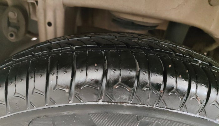 2014 Maruti Alto 800 LXI, Petrol, Manual, 66,811 km, Right Rear Tyre Tread