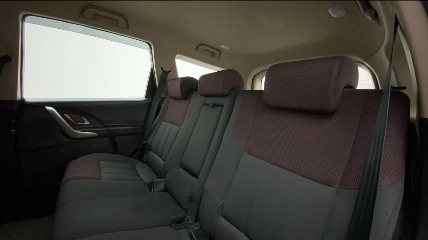 2014 Mahindra XUV500 W6, Diesel, Manual, 1,19,372 km, Right Side Rear Door Cabin
