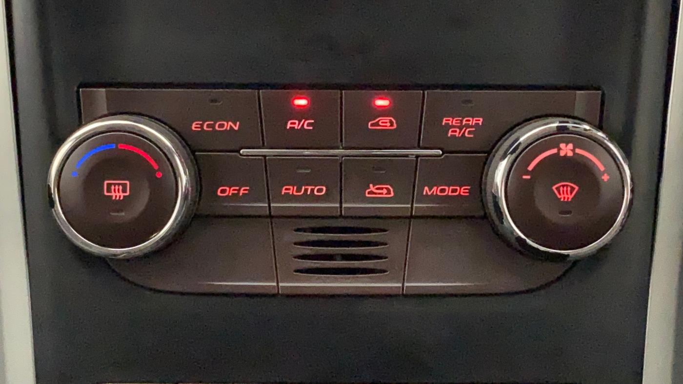 2014 Mahindra XUV500 W6, Diesel, Manual, 1,19,372 km, Automatic Climate Control