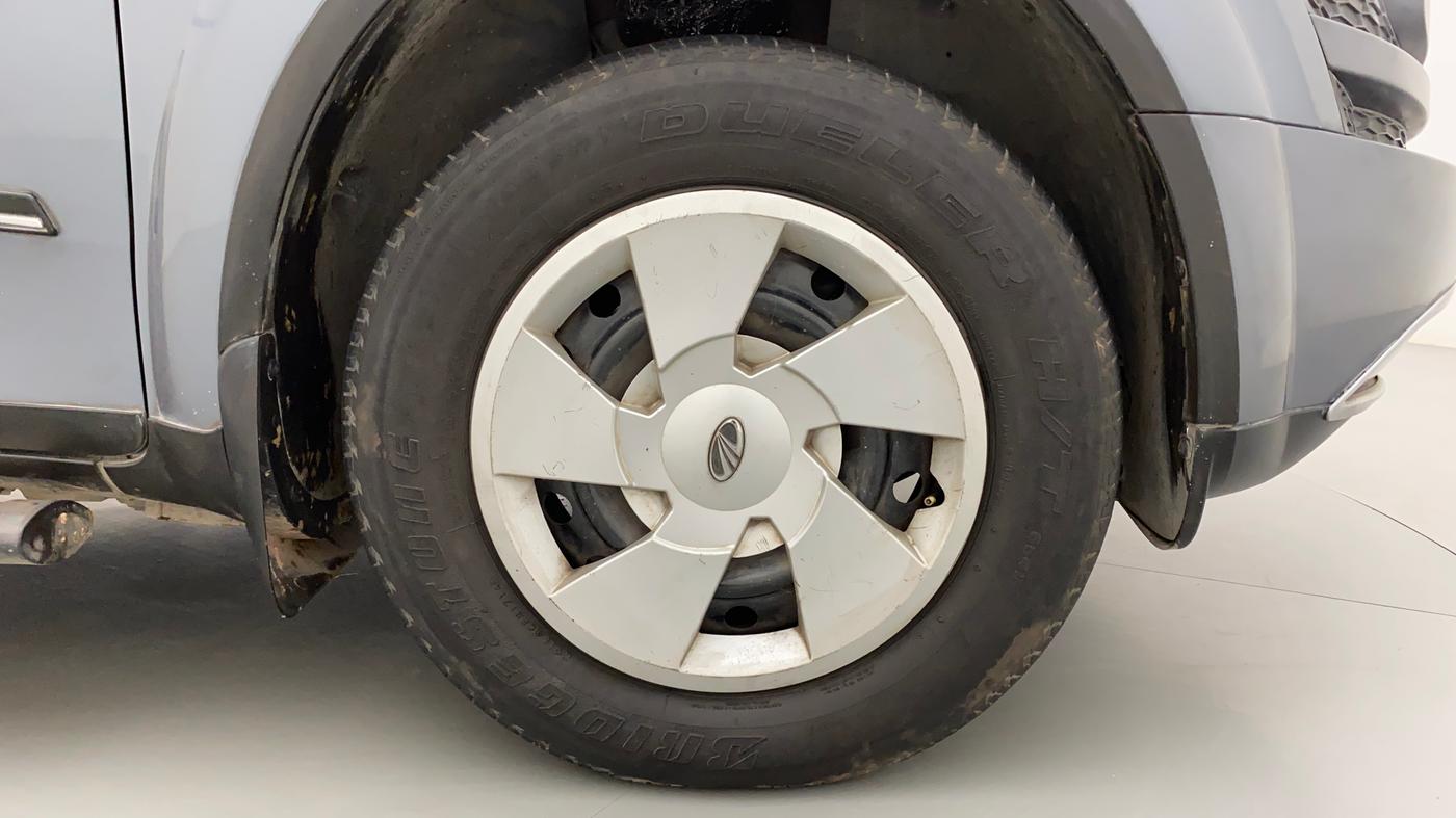 2014 Mahindra XUV500 W6, Diesel, Manual, 1,19,372 km, Right Front Wheel
