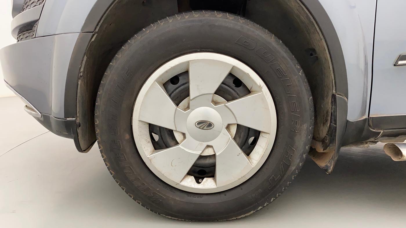 2014 Mahindra XUV500 W6, Diesel, Manual, 1,19,372 km, Left Front Wheel