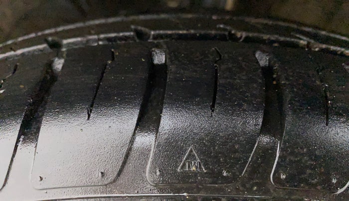 2021 Maruti Swift VXI, Petrol, Manual, 8,004 km, Left Front Tyre Tread