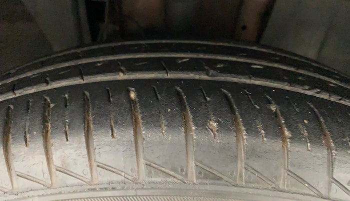 2019 Renault TRIBER RXL MT, Petrol, Manual, 43,155 km, Right Front Tyre Tread