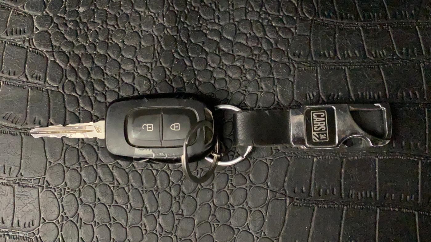 2019 Renault TRIBER RXL MT, Petrol, Manual, 43,155 km, Key Close Up