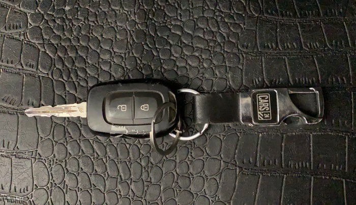 2019 Renault TRIBER RXL MT, Petrol, Manual, 43,155 km, Key Close Up