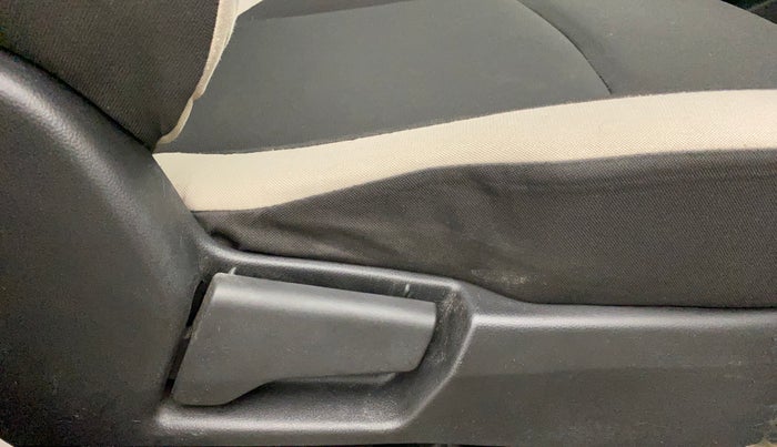 2019 Renault TRIBER RXL MT, Petrol, Manual, 43,155 km, Driver Side Adjustment Panel
