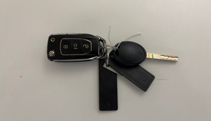 2024 Tata Tiago XT CNG, CNG, Manual, 44,879 km, Key Close Up