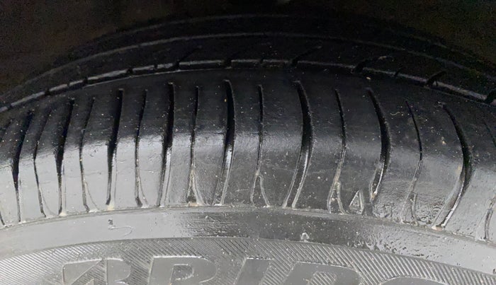 2016 Hyundai i10 SPORTZ 1.1, Petrol, Manual, 60,867 km, Right Front Tyre Tread