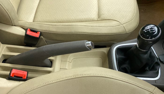 2016 Volkswagen Vento HIGHLINE PETROL, Petrol, Manual, 25,060 km, Gear Lever