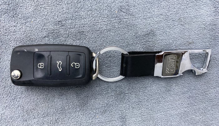 2016 Volkswagen Vento HIGHLINE PETROL, Petrol, Manual, 25,060 km, Key Close Up