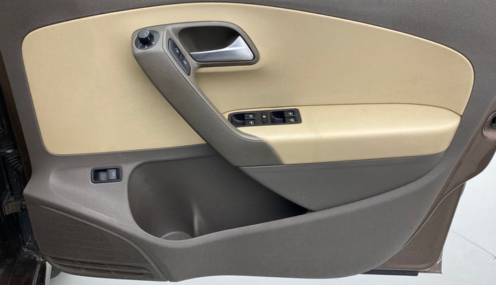 2016 Volkswagen Vento HIGHLINE PETROL, Petrol, Manual, 25,060 km, Driver Side Door Panels Control