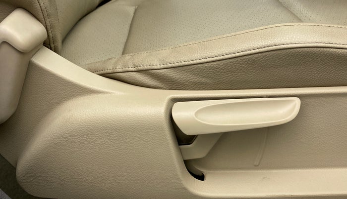 2016 Volkswagen Vento HIGHLINE PETROL, Petrol, Manual, 25,060 km, Driver Side Adjustment Panel