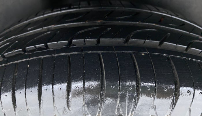 2016 Volkswagen Vento HIGHLINE PETROL, Petrol, Manual, 25,060 km, Right Rear Tyre Tread