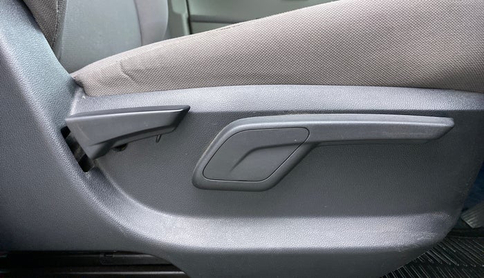 2017 Mahindra Kuv100 K6+ 6 STR, Petrol, Manual, 7,995 km, Driver Side Adjustment Panel