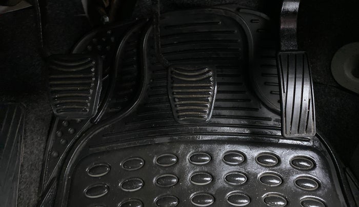 2017 Mahindra Kuv100 K6+ 6 STR, Petrol, Manual, 7,995 km, Pedals