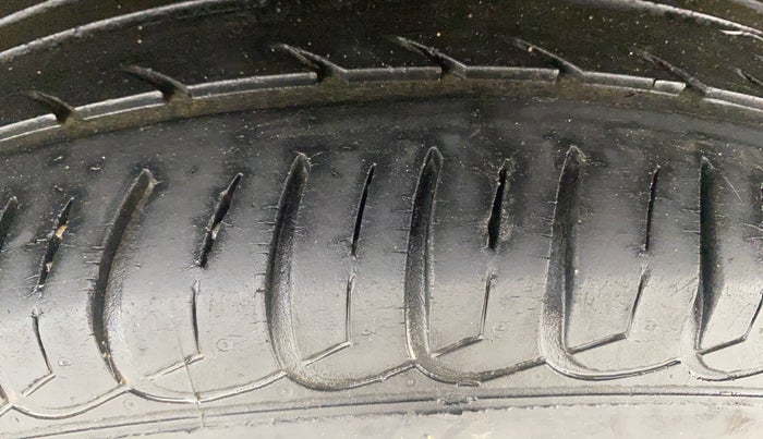 2017 Ford Ecosport TREND 1.5L DIESEL, Diesel, Manual, 1,23,476 km, Right Rear Tyre Tread