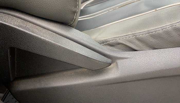 2017 Ford Ecosport TREND 1.5L DIESEL, Diesel, Manual, 1,23,476 km, Driver Side Adjustment Panel