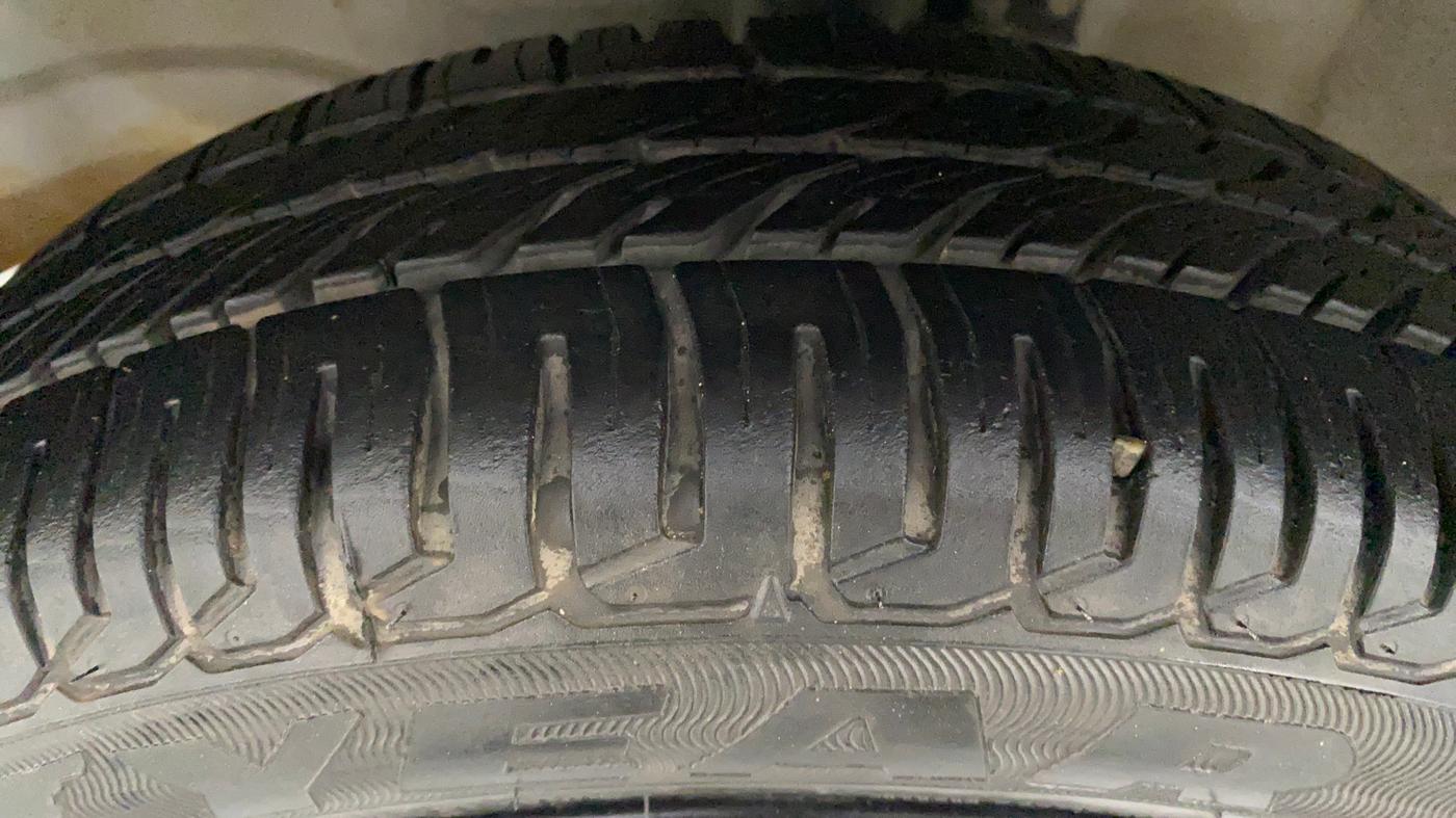 2016 Maruti Wagon R 1.0 VXI AMT, Petrol, Automatic, 27,300 km, Left Front Tyre Tread