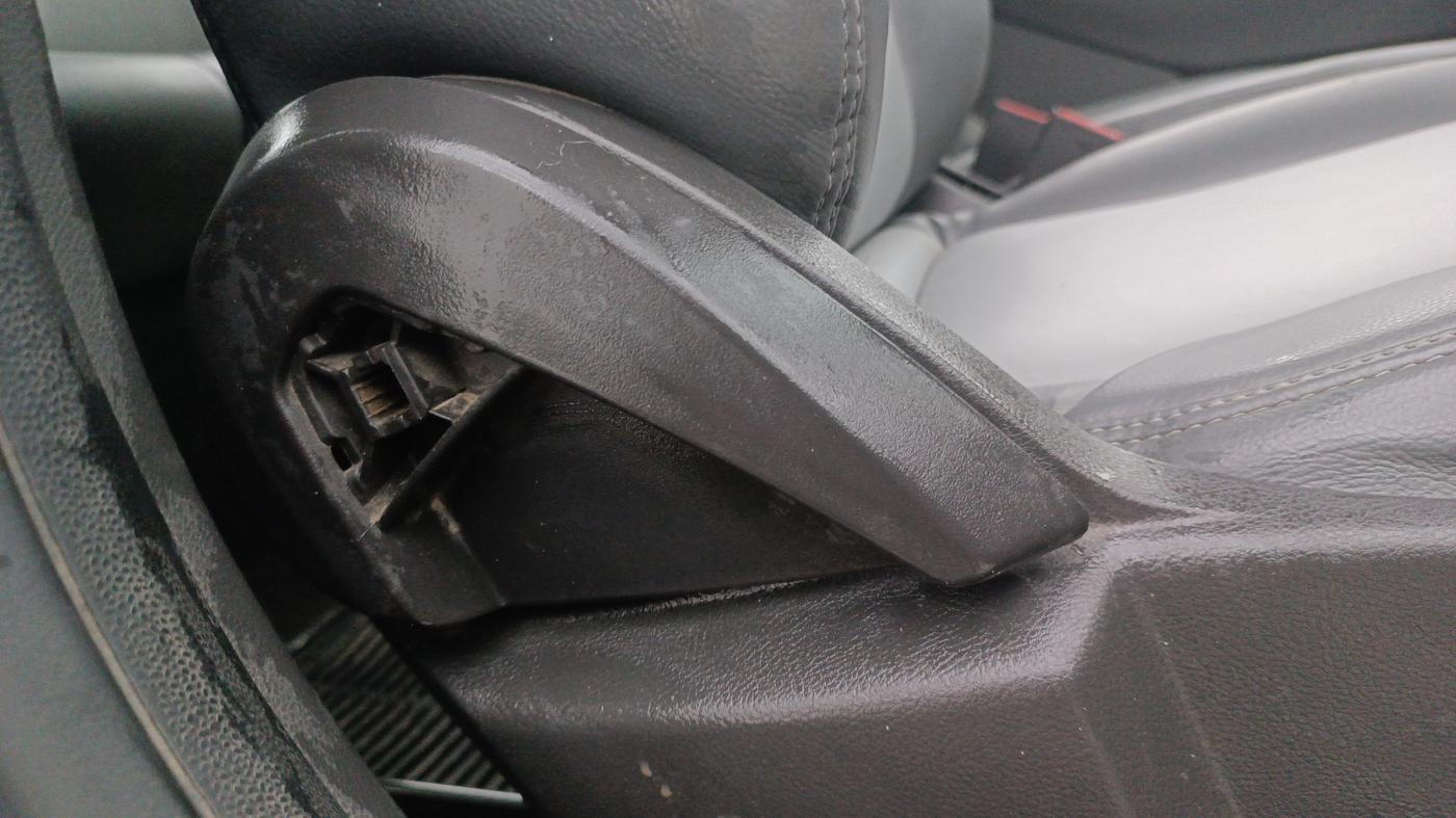 2016 Ford New Figo TREND 1.2 PETROL, CNG, Manual, 67,192 km, Driver Side Adjustment Panel