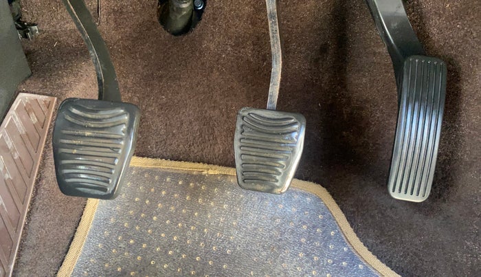 2015 Mahindra XUV500 W8, Diesel, Manual, 1,41,040 km, Pedals