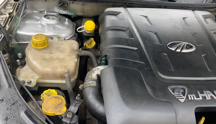 2015 Mahindra XUV500 W8, Diesel, Manual, 1,41,040 km, Engine View - Right