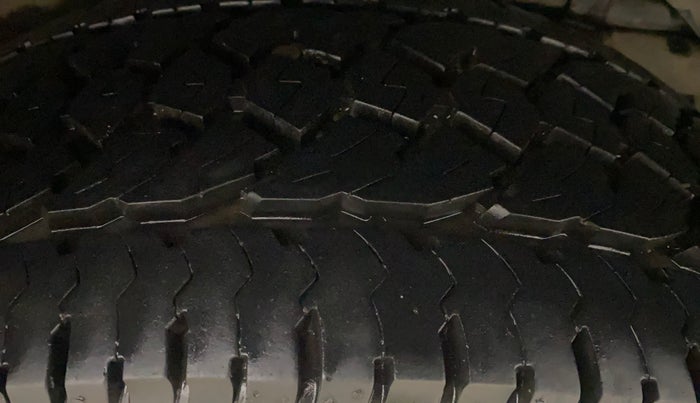 2015 Mahindra XUV500 W8, Diesel, Manual, 1,41,040 km, Left Rear Tyre Tread