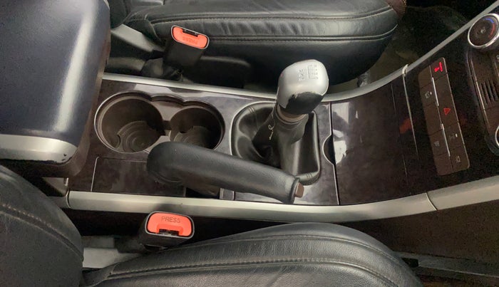 2015 Mahindra XUV500 W8, Diesel, Manual, 1,41,040 km, Gear Lever