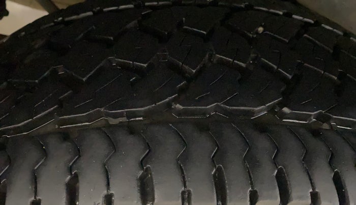 2015 Mahindra XUV500 W8, Diesel, Manual, 1,41,040 km, Right Rear Tyre Tread