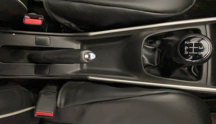 2017 Maruti Baleno DELTA DIESEL 1.3, Diesel, Manual, 1,07,122 km, Gear Lever