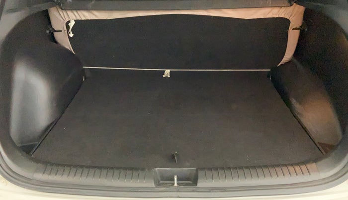 2016 Hyundai Creta SX PLUS 1.6 PETROL, Petrol, Manual, 28,055 km, Boot Inside