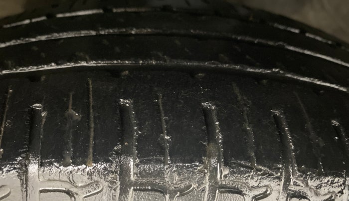 2015 Hyundai i10 MAGNA 1.1, Petrol, Manual, 28,251 km, Left Front Tyre Tread