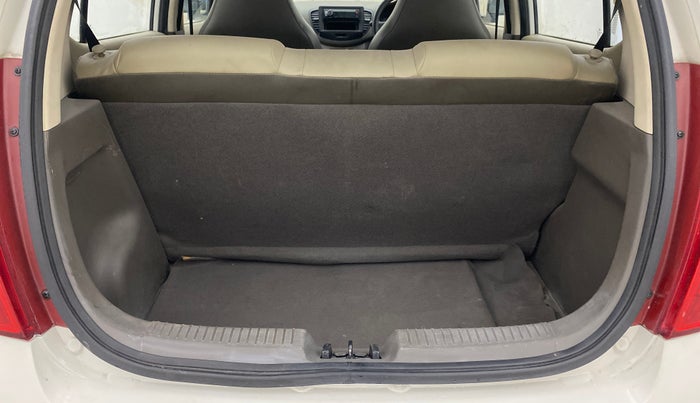 2015 Hyundai i10 MAGNA 1.1, Petrol, Manual, 28,251 km, Boot Inside