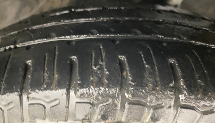 2015 Hyundai i10 MAGNA 1.1, Petrol, Manual, 28,251 km, Right Front Tyre Tread